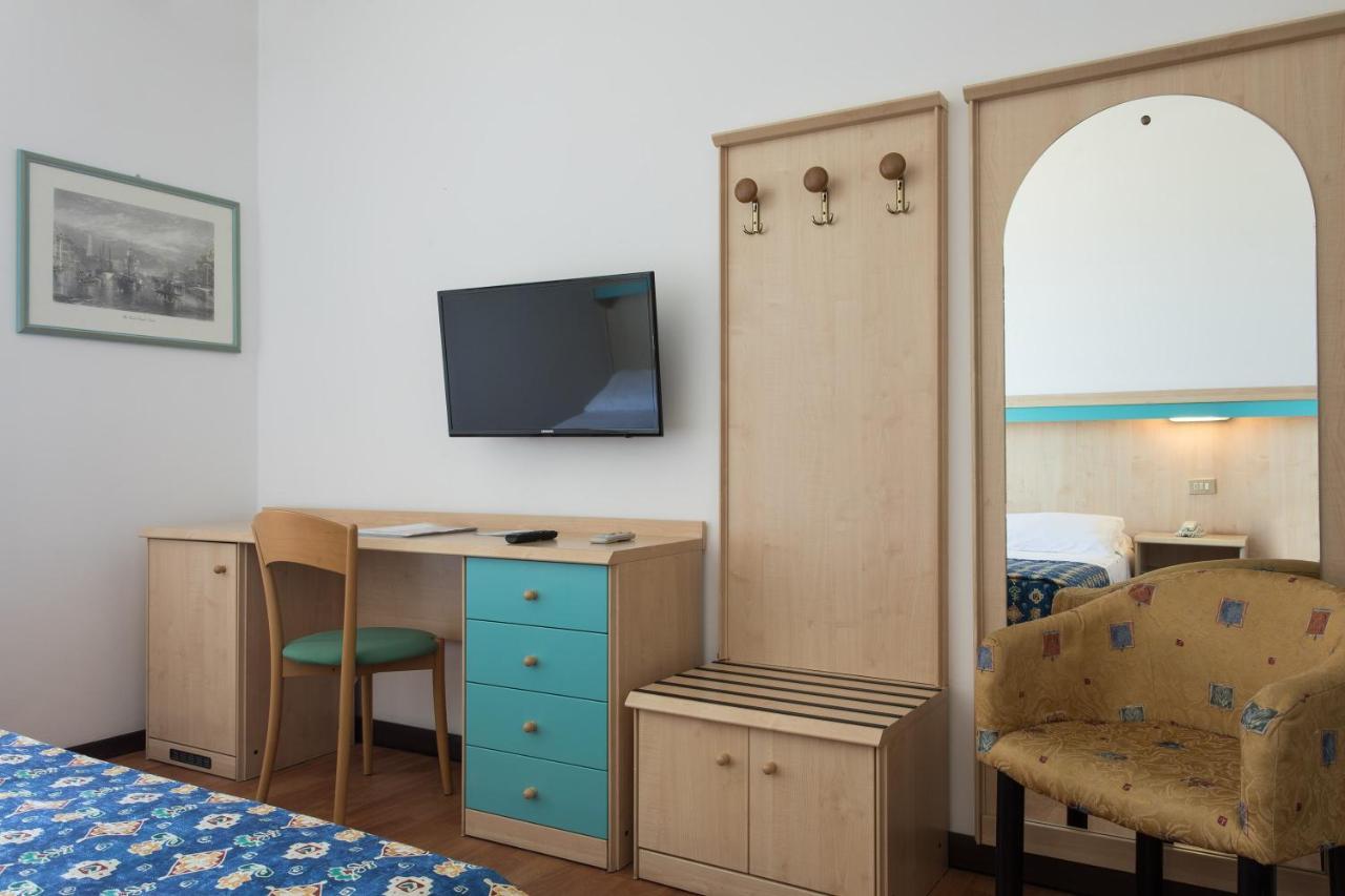 Quadruple Room with Balcony and Side Sea View,1083483781:JPEG